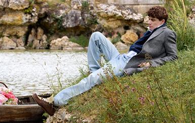 قدّمي له حذاء يجمع بين راحة السنيكرز والأناقة الكلاسيكية