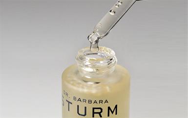 أساسيات العناية بالبشرة أثناء السفر من  Dr. Barbara Sturm