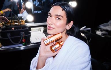 ما بعد سهرات موسم الأعياد: روتين يعيد الحياة لبشرتك المرهقة