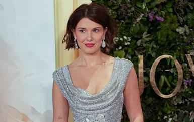 تعرفي على التفاصيل الكاملة لمجوهرات النجمات في حفل Joy Awards