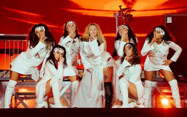 أبوظبي تسهر على أنغام وصوت إليانا وتستعد لاستضافة كاتي بيري