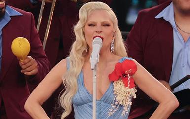 المعنى وراء إطلالة ليدي غاغا في السوبر بول ورسالتها إلى  Bad Bunny