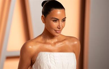 "Skin Flooding": تقنية الترطيب العميق التي تسبق المكياج وتُغيّر النتيجة تمامًا