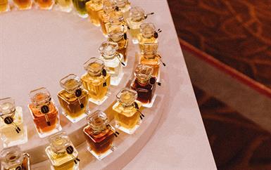 هنري جاك في ضيافة لو رويال مونسو – رافلز باريس: رؤية مشتركة في الخدمة وفن التفاصيل