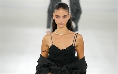 إيرمانو شيرفينو يعيد تعريف الأناقة بهدوء في ربيع وصيف 2026