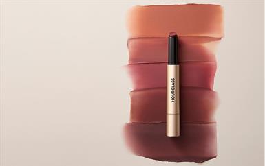 مستحضر الأسبوع: Phantom Blur Balm من Hourglass