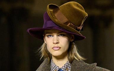 قبعات خريف وشتاء 2025-2026: لمسة أخيرة تغيّر أسلوبك بالكامل