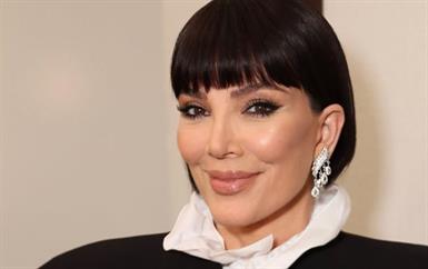 وجه كريس جينير بين الحقيقة والفلتر: لماذا لا يمكن الحكم على عمليات التجميل من الإنترنت؟