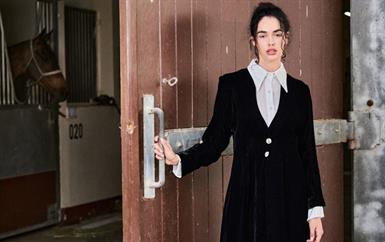 ليلى العوضي تعيد تعريف العباءة: تصاميم أكثر انفتاحاً وتحرراً