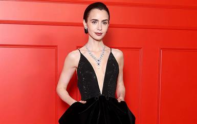 إطلالات ليلي كولينز في العروض الأولى للموسم الجديد من  Emily In Paris