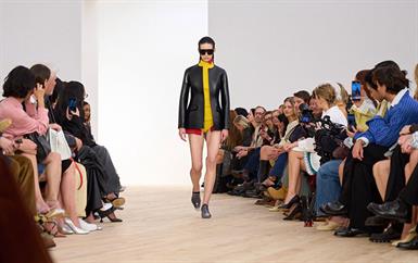 لويفي تلغي عرض يناير الرجالي وتدمج مجموعتي الرجال والنساء في باريس