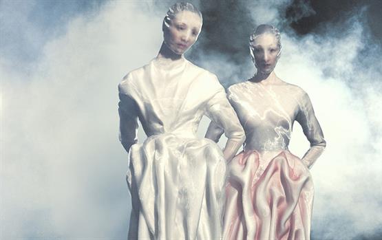 عالم من الغموض والحرفية يجعل مجموعة Maison Margiela محطة لا تُنسى