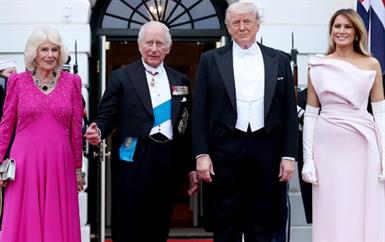 إطلالة ميلانيا ترامب تتصدر الترند: ارتدت فستاناً بـ80 ألف دولار!