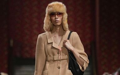 نجمات من هوليوود بإطلالات من الألفينات في عرض Miu Miu خريف وشتاء 2026