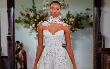 الدانتيل يعود إلى الواجهة في فساتين الزفاف من Monique Lhuillier