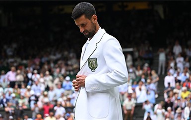 ديوكوفيتش وLacoste :  سترة تروي مسيرة بطل على ملاعب ويمبلدون