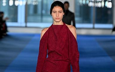 أول عرض لـProenza Schouler من تصميم راشيل سكوت: تصاميم لامرأة تعرف ما تريد