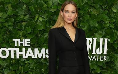 أجمل 20 إطلالة للنجمات… أسبوع من التألق على السجادة الحمراء