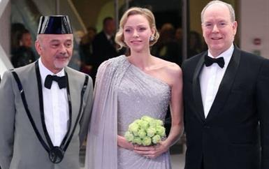 أناقة أميرية في حفل Bal De Rose السبعين