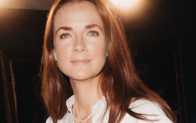 من سان تروبي: لقاء خاص حول تعاون يجمع إرث Manolo Blahnik ورؤية Mytheresa  المعاصرة للرفاهية