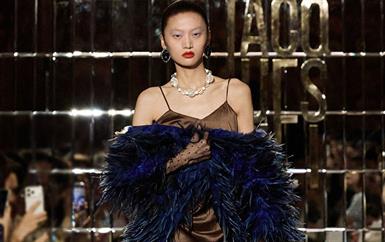 أربعة من أجمل عروض أسبوع شانغهاي للموضة