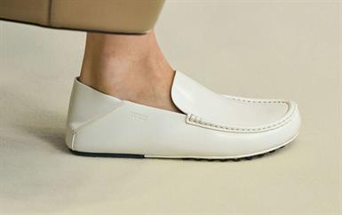 Deck Shoes: خياركِ المثالي لأناقة صيفية بلا مجهود