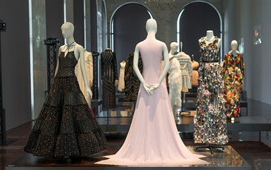 FENDI  بين ذاكرة المشغل وخيال المستقبل: معرض يروي تاريخ الأزياء الراقية عبر الحرفة