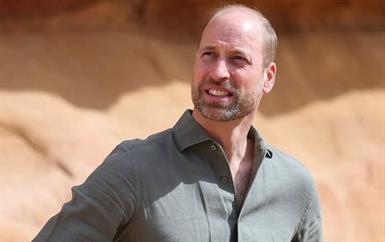 الأمير ويليام يختتم جولته في السعودية بزراعة شجرة ولعب كرة القدم