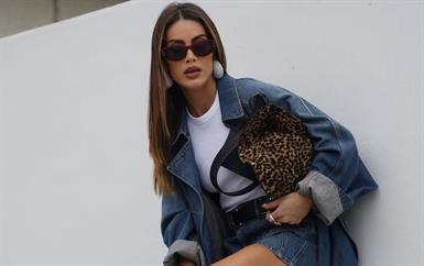 Denim On Denim: عودة جريئة لإطلالة الموسم بأسلوب عصري مستوحى من النجمات والمؤثرات