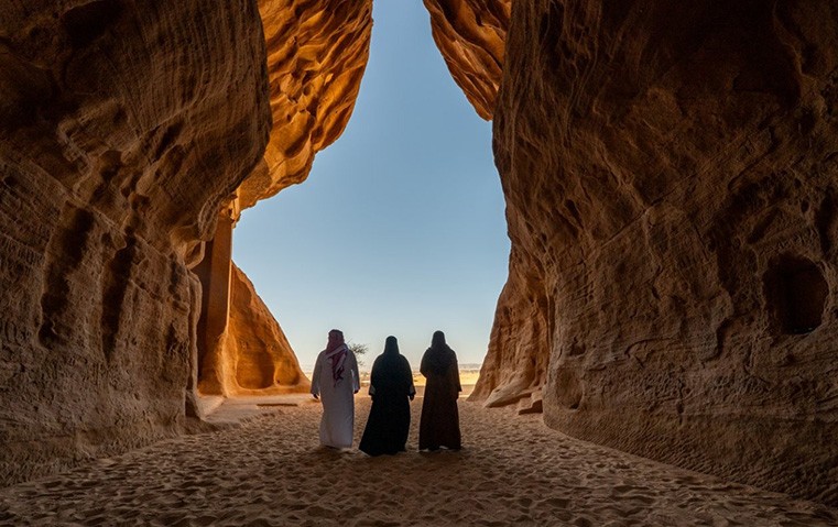 وجوه العلا تصل إلى باريس... حكاياتٌ تنبض بالتراث