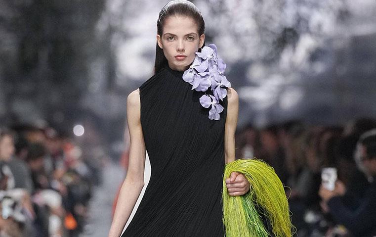 ديور تربح رهانها على جوناثان أندرسون في أول عرض هوت كوتور من توقيعه