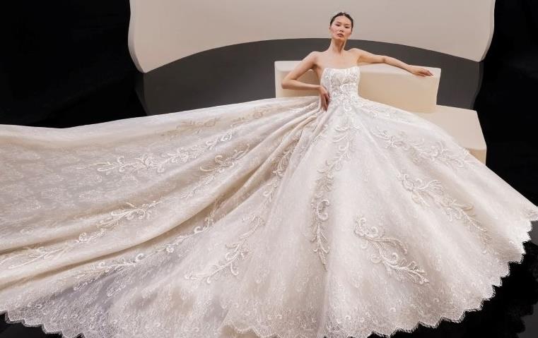 نجوم يحتفون مع المصمم سعيد قبيسي بعقد من الأناقة والأحلام