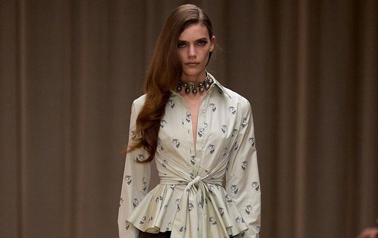 الملابس وسيلة لاستكشاف النفس البشرية في عرض McQueen