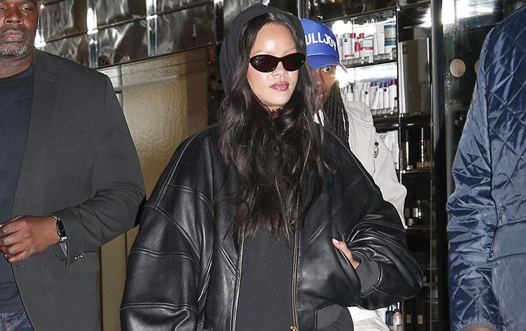 ريهانا وحقيبة الـDoctor’s Pouch : خيارنا الأول لهذا الربيع