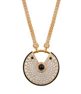 ما الذي يميز قلادة Amulette من Cartier؟