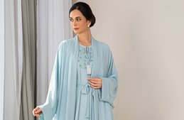 عبايات الساتان والأورغنزا من Effa، أناقة راقية بألوان الأزهار لكل مناسبات رمضان