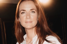 من سان تروبي: لقاء خاص حول تعاون يجمع إرث Manolo Blahnik ورؤية Mytheresa  المعاصرة للرفاهية